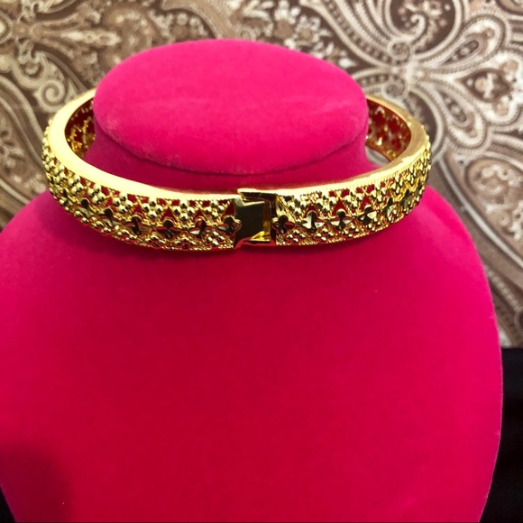 ❌SOLD❌14k Gold Plated Square Design Bangle - Picture 6 of 8